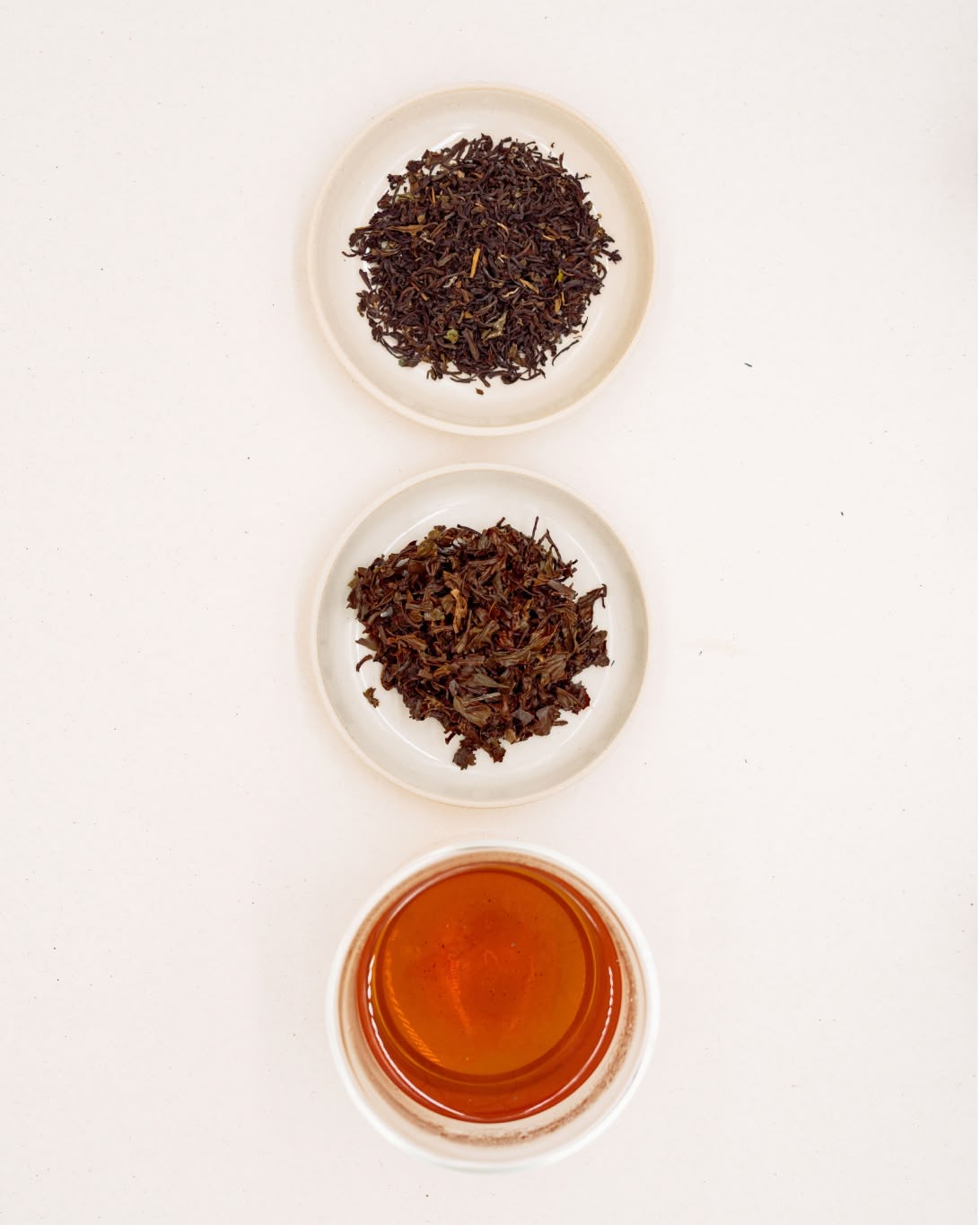 Dry leaves, infused leaves and infusion of Autumn Flush